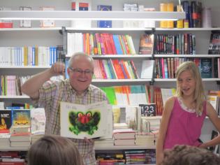 Luis Casado en la librería Plumier