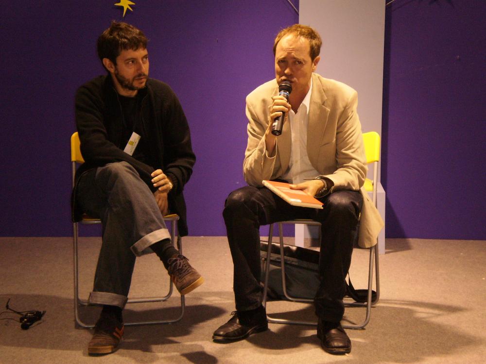 Ángel Burgas, presentando el libro en la Feria del Libro de Madrid
