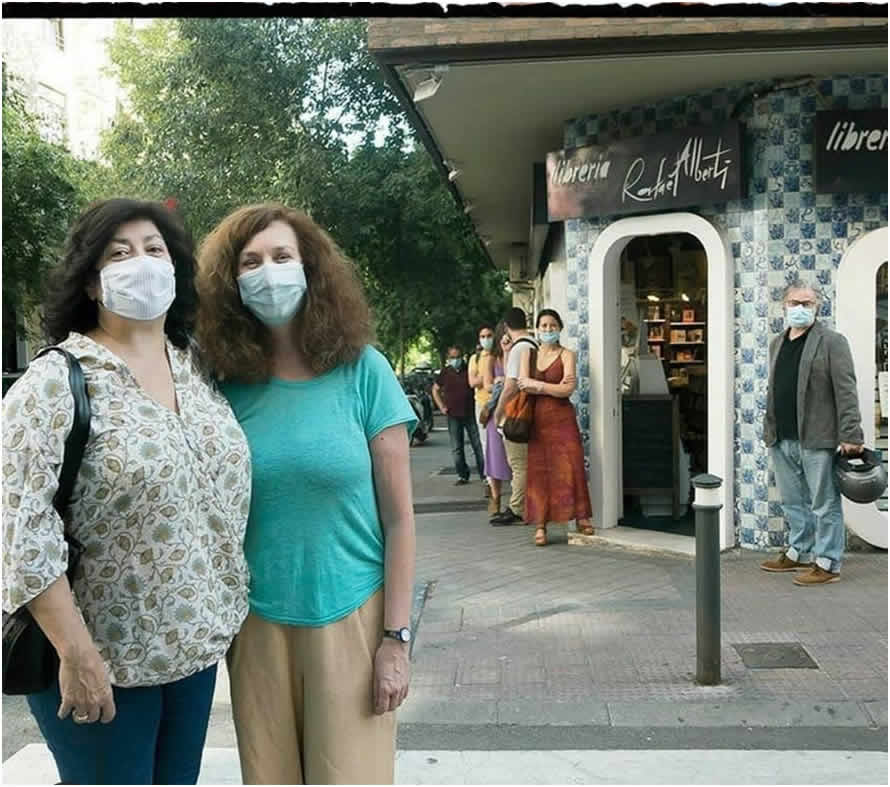 Almudena Grandes con Lola Larumbe de Librería Rafael Alberti